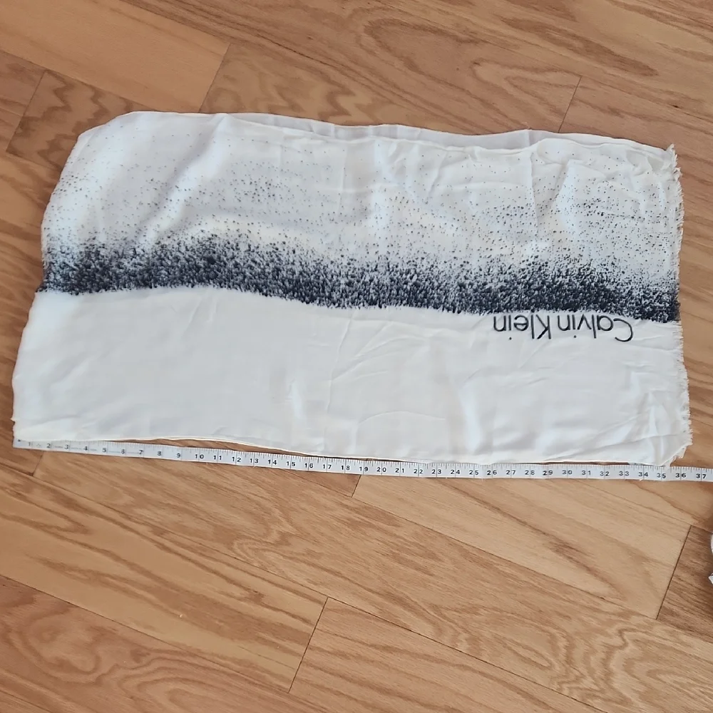 Calvin Klein Monochrome Women's Scarf Cream And Black